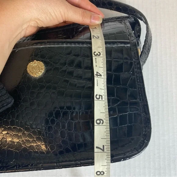 Medallion Genuine Leather Crossbody Purse - Picture 9 of 13